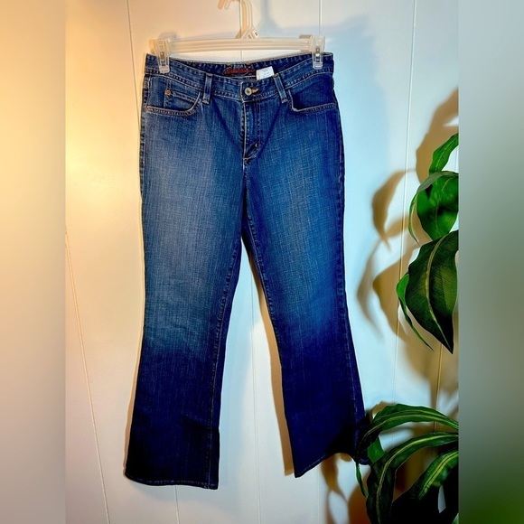 Eddie Bauer Women’s Classic Bootcut Jeans Size 8 R - Picture 1 of 14